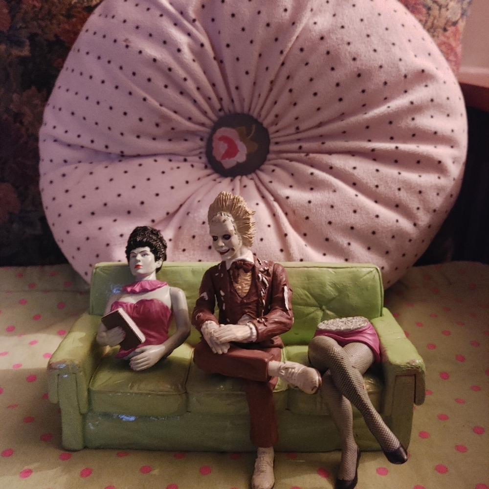 Beetlejeuce Couch Set Collectable - Picture 3 of 8